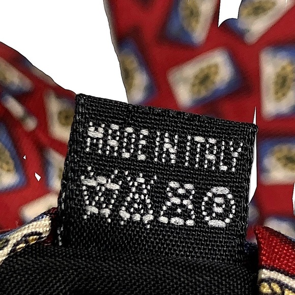 𝅺HUGO Boss Blue and Red Print Silk Tie - Picture 5 of 6